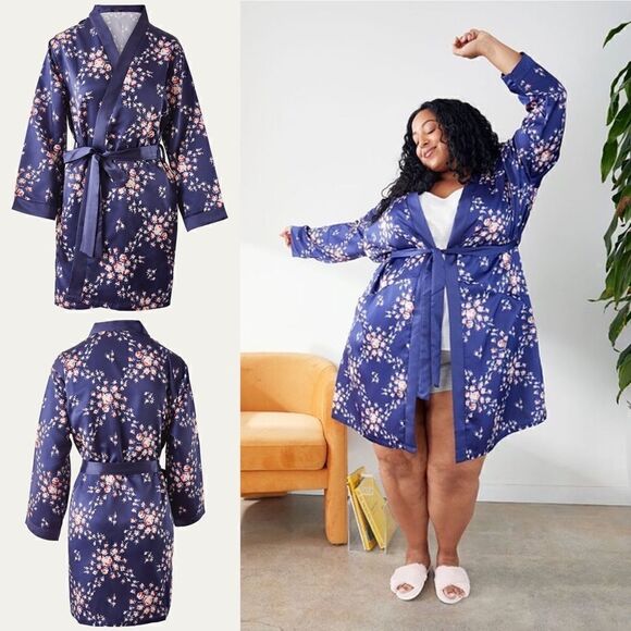 Morgan Lane Allie Robe - Navy Floral - Picture 1 of 6